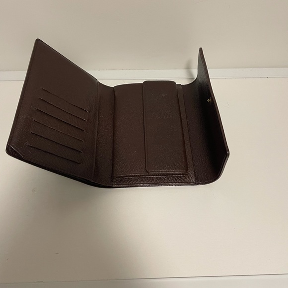 Louis Vuitton Damier Ebene Wallet - Picture 4 of 8